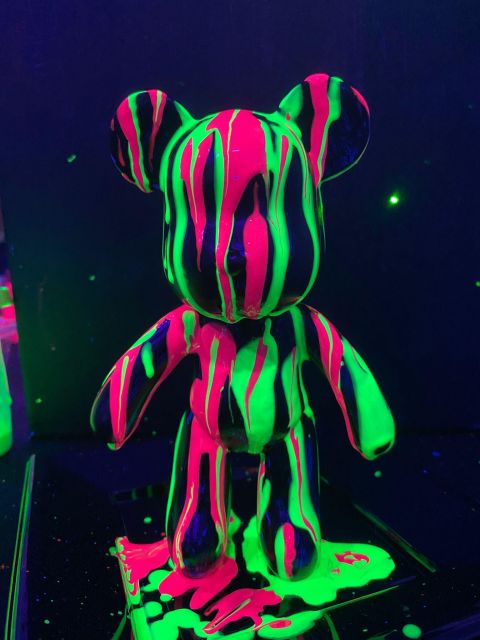 Barcelona: Bear-brick Fluorescent Painting | Wine and Art - A 75-minute creative break in Barcelona