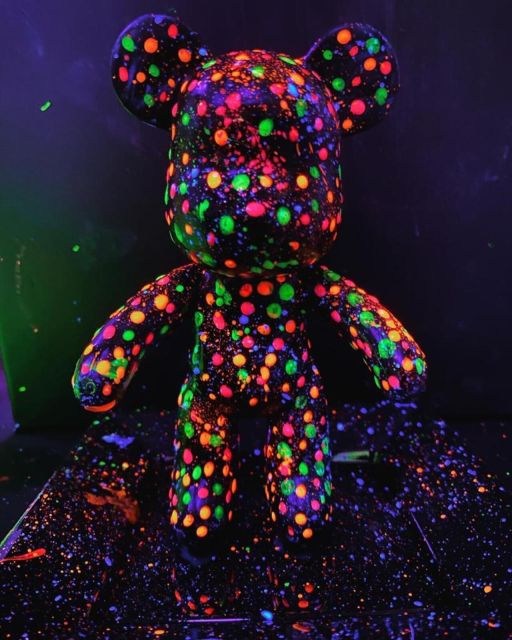 Barcelona: Bear-brick Fluorescent Painting | Wine and Art - Wine, music, and the social side