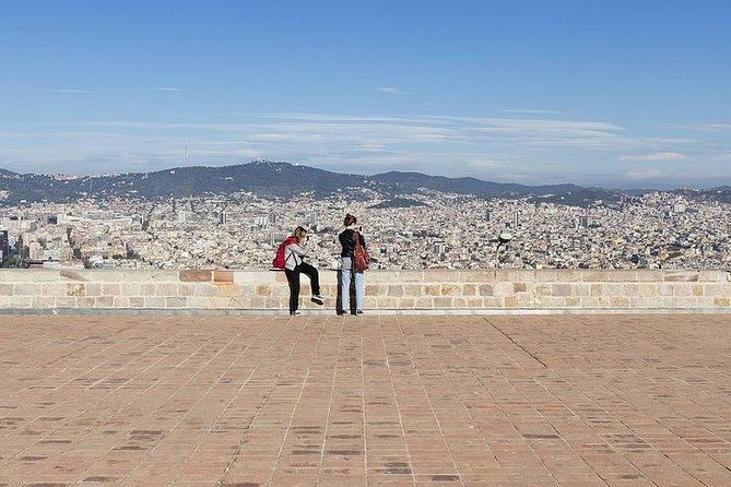 Barcelona Best Views: Old Town and Montjuic Castle Private Tour - The tower view and the return by cable car
