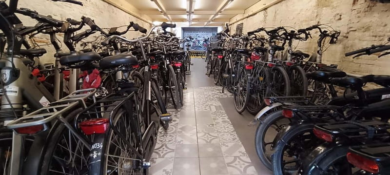 Barcelona: Bike Rental for 2 - 24 Hours - What the three-speed bike is like