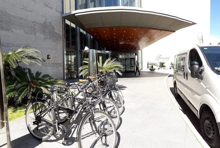 Barcelona: Bike Rental with Delivery and Pickup - From Arc de Triomphe to Parc de la Ciutadella