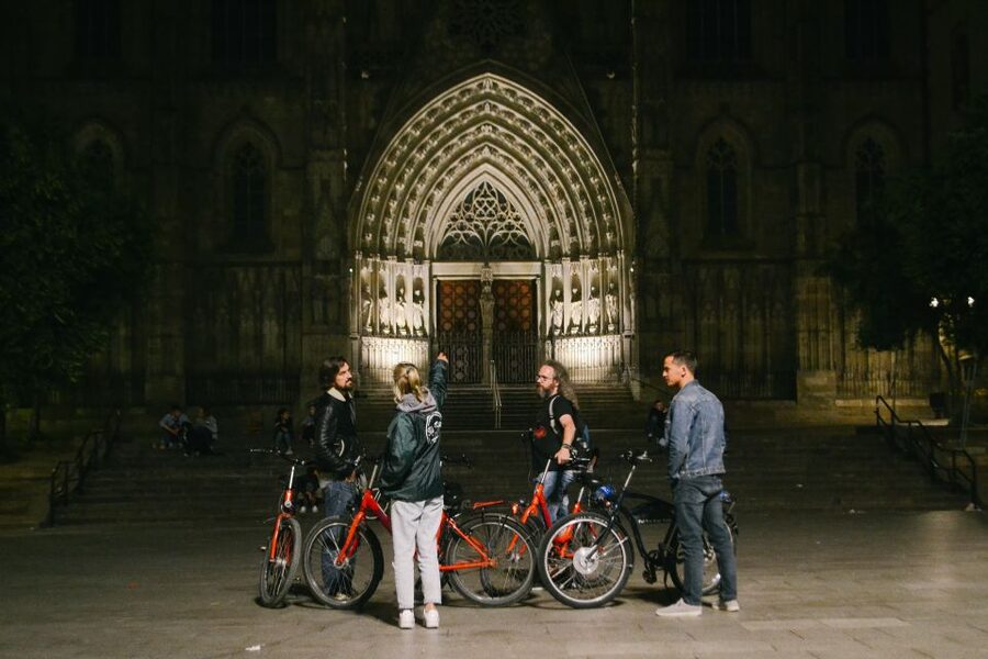 Barcelona Bike Tour by Night with Cava - From Las Ramblas to the Old Port