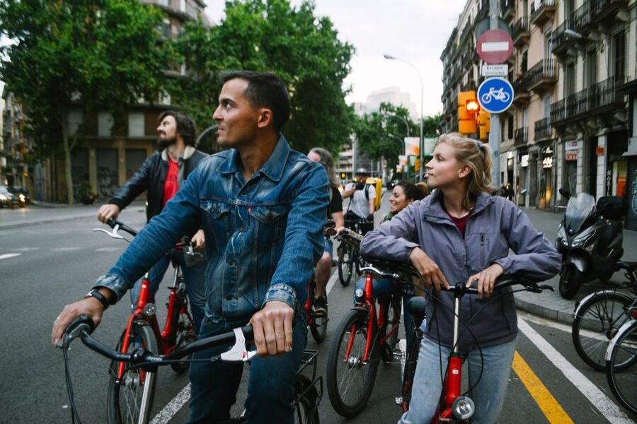Barcelona Bike Tour by Night with Cava - Who should book this evening ride