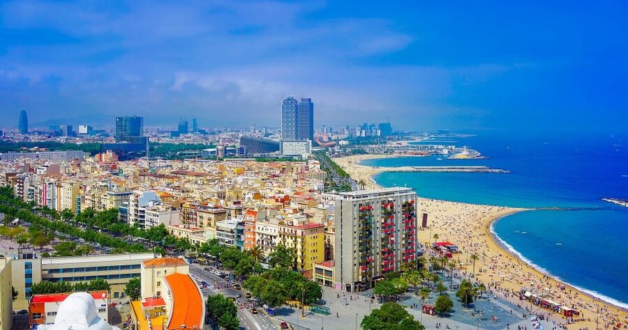 Barcelona: Bike Tour & Sagrada Familia Skip-the-Line Tickets - Seeing L’Eixample and Gaudí’s Barcelona