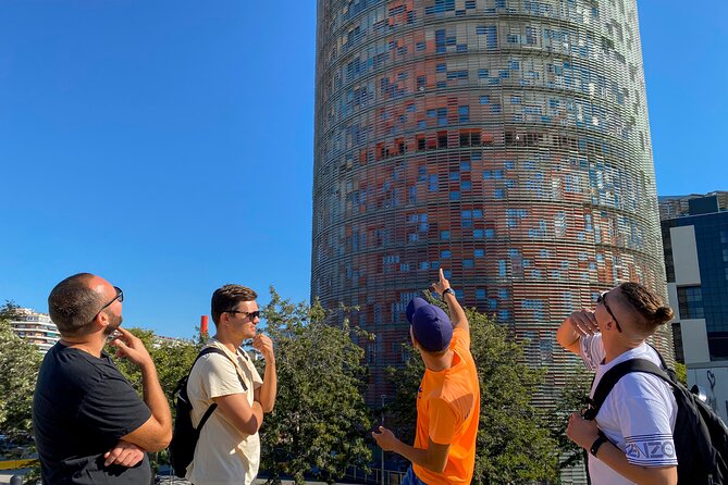 Barcelona bike tour with French guide 20-ТOP, bike/eBike - Plaça Catalunya and the final Monumental stop