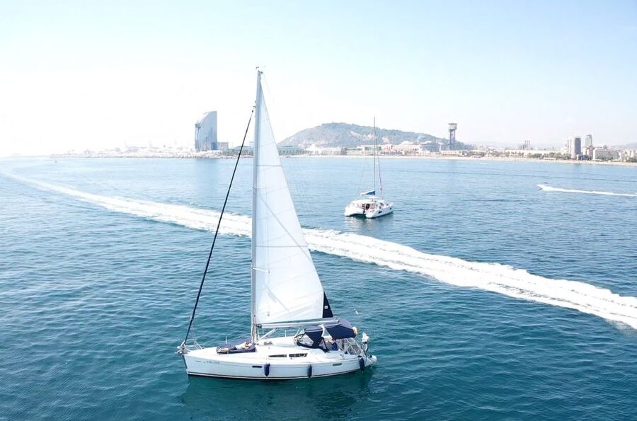 Barcelona: Boat trip with cava in amazing sailboat - Cava, music, and the social side of the trip