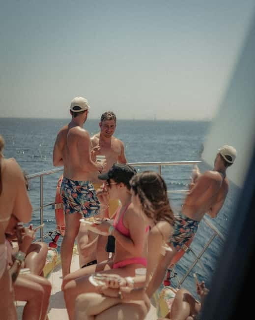 Barcelona: Brunch Boat Party with Drinks and DJ - Two hours on the Mediterranean with a resident DJ