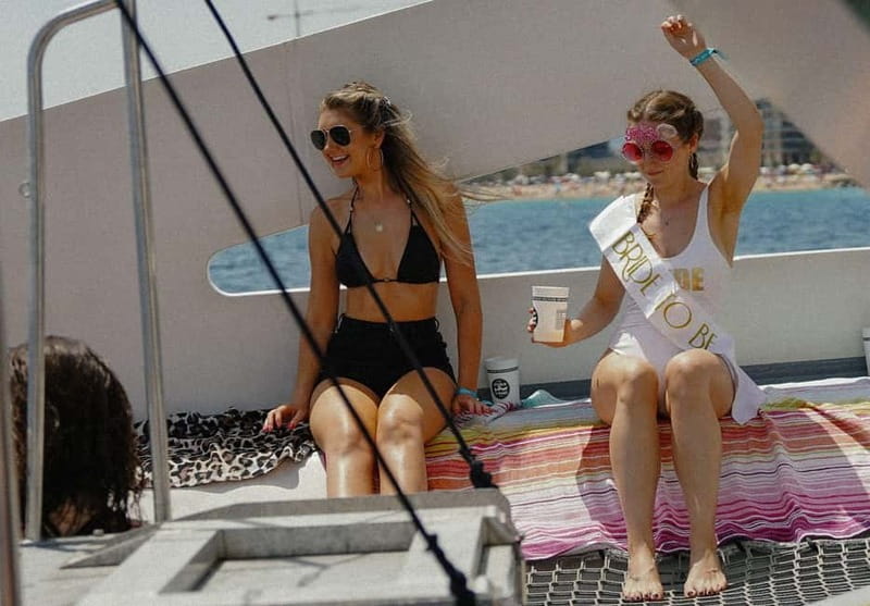 Barcelona: Brunch Boat Party with Drinks and DJ - Breakfast bites before the music takes over