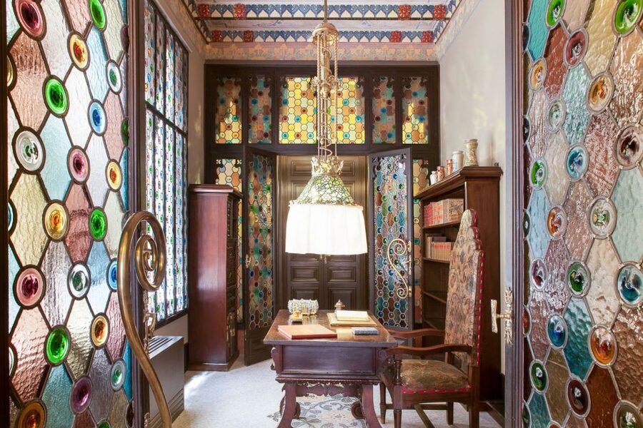 Barcelona: Casa Amatller Guided Visit with Chocolate Gift - Following the lobby and main staircase