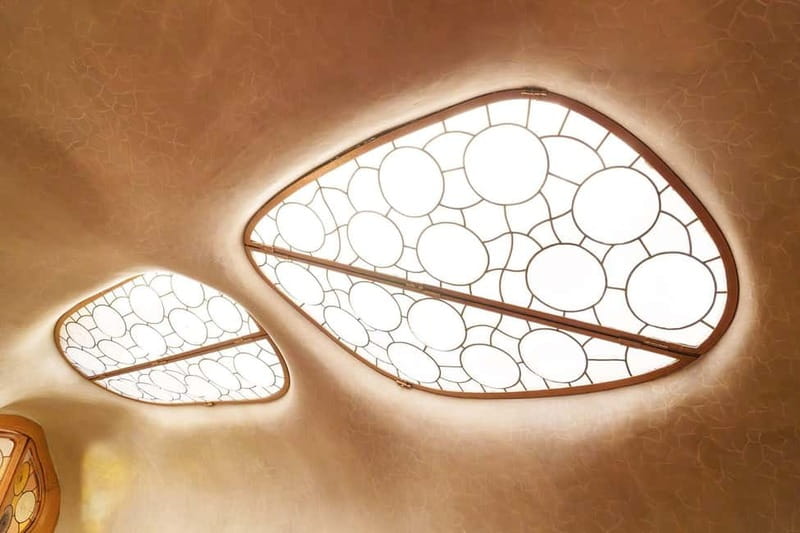 Barcelona: Casa Batlló Tour and Optional White Rabbit Museum - Finding the dragon among Gaudí’s chimneys