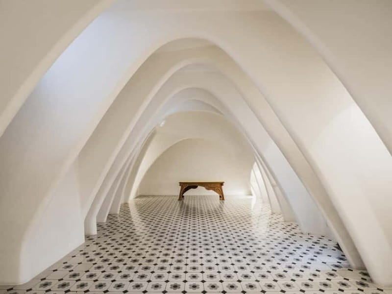 Barcelona: Casa Batlló Tour and Optional White Rabbit Museum - The Gaudí Cube and the final sensory presentation