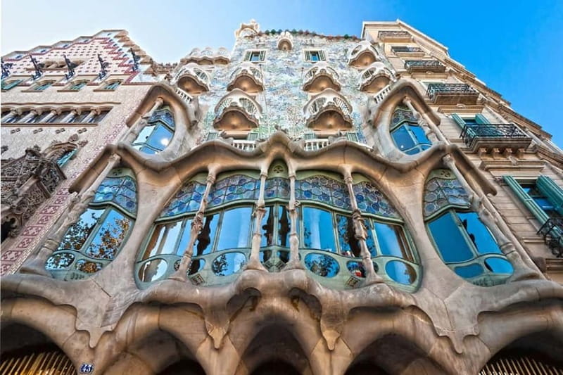 Barcelona: Casa Batlló Tour and Optional White Rabbit Museum - What the guide adds, and where the format can frustrate