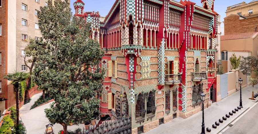 Barcelona: Casa Vicens, Pedrera, and Casa Batlló Guided Tour - Walking through Gràcia instead of skipping between sights