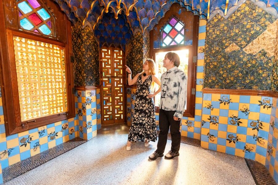 Barcelona: Casa Vicens, Pedrera, and Casa Batlló Guided Tour - The guides and the value of live commentary