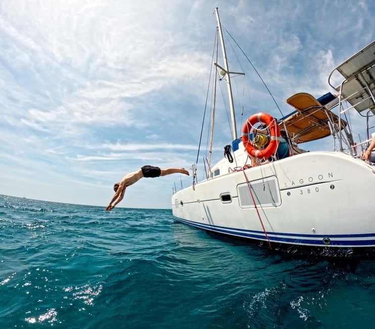 Barcelona: Catamaran Cruise w/ Sailing, Wine, & Tapa - What the small group changes