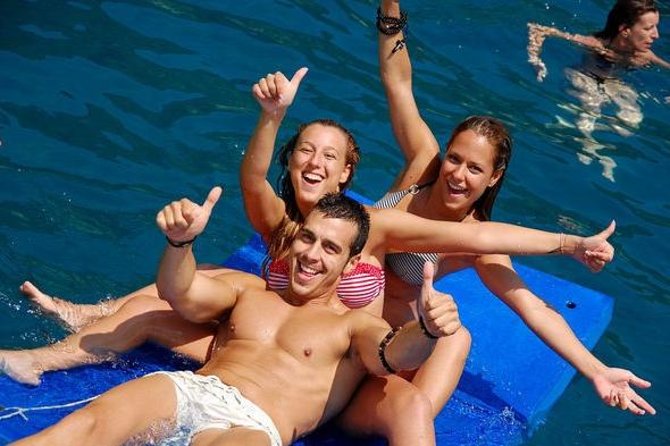 Barcelona Catamaran Party Tour For Young People - Key points to know before booking