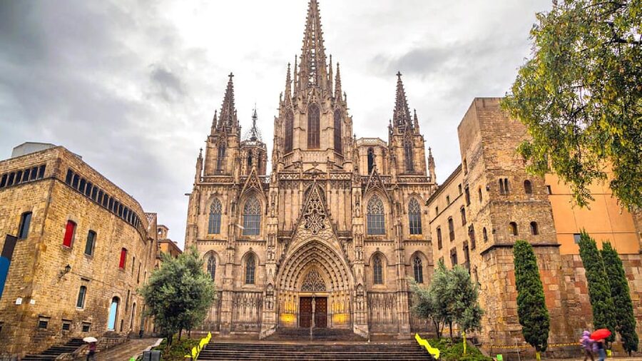 Barcelona Cathedral: Exclusive walking tour & entry tickets. - What $51 gets you
