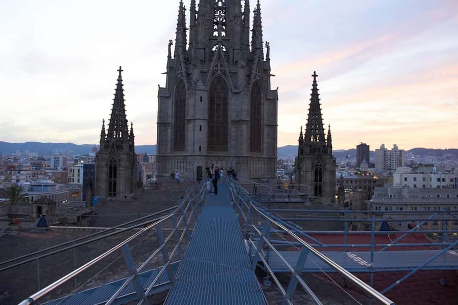 Barcelona Cathedral: Sunrise Tour & Breakfast - Timing, clothing, and practical restrictions