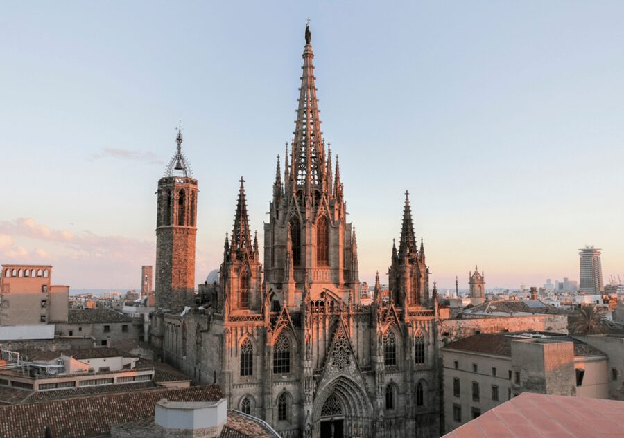 Barcelona Cathedral: Ticket, Guided Tour and VR Experience - Reaching the terraces above Barcelona