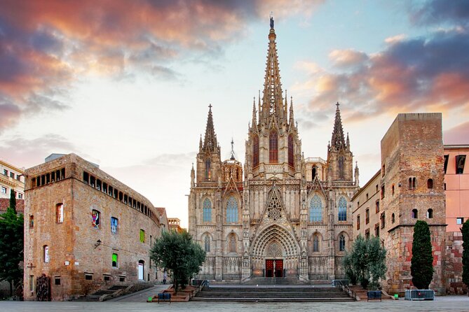 Barcelona Cathedral: Ticket, Guided Tour, Terrace + VR Experience - Key points at a glance