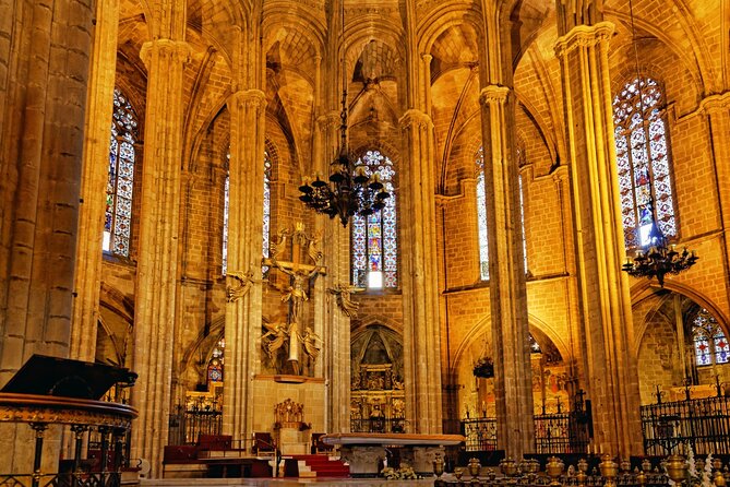 Barcelona Cathedral: Ticket, Guided Tour, Terrace + VR Experience - What the virtual reality segment adds