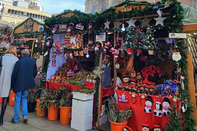 Barcelona Christmas Walking Tour - Wandering the Gothic Quarter after dark