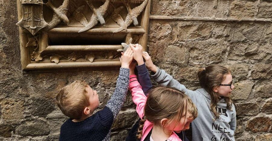 Barcelona: Churros, Hot Chocolate, and Games Family Tour - Key points for families