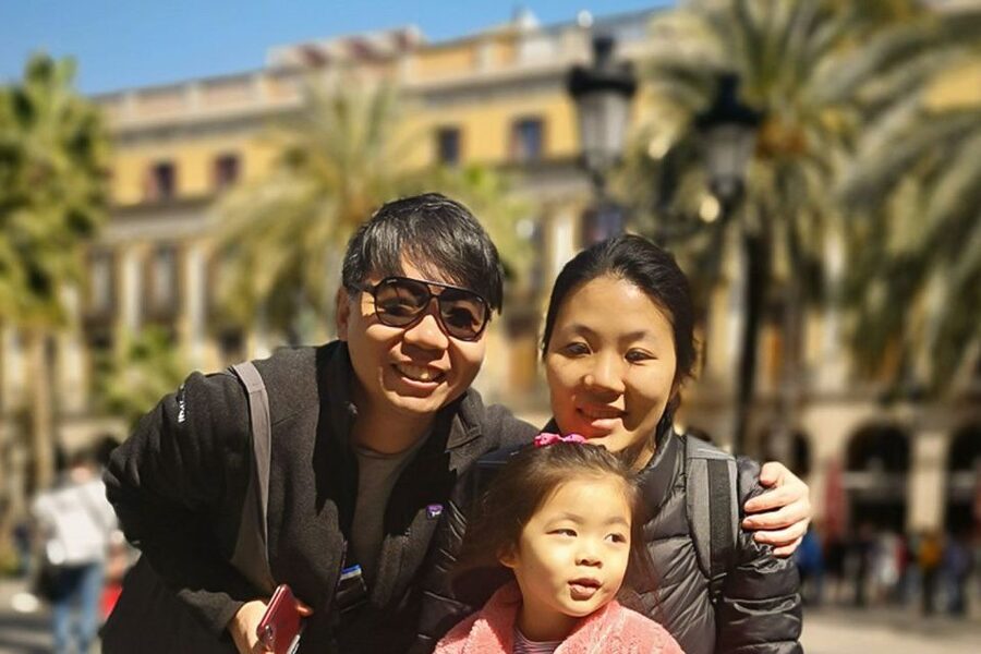 Barcelona: Churros, Hot Chocolate, and Games Family Tour - El Born and Santa Maria del Mar