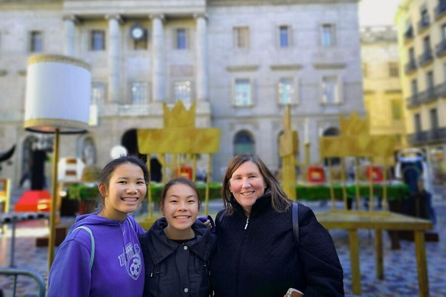 Barcelona: Churros, Hot Chocolate, and Games Family Tour - Ciutadella Park gives children room to breathe