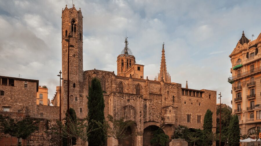 Barcelona: City Exploration Treasure Hunt - Barcelona Cathedral as a story location