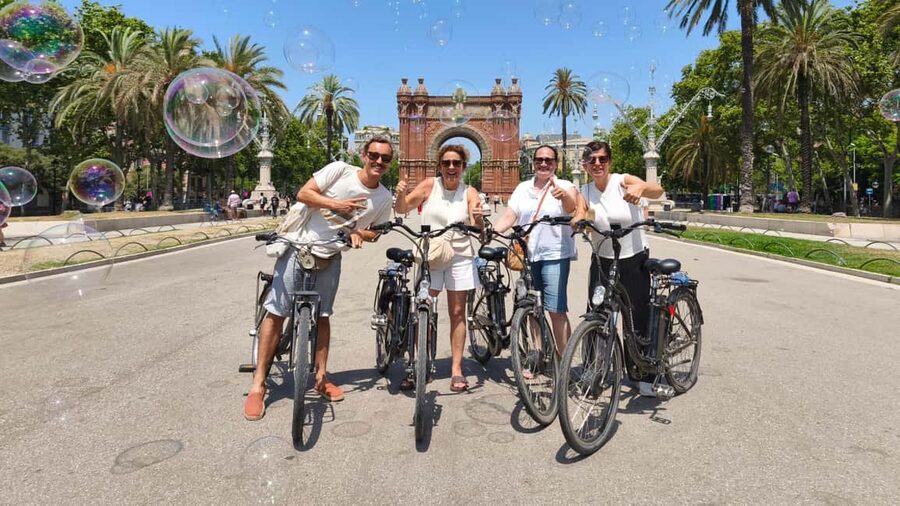 Barcelona: City Highlights Bike Tour with Locals - Why a bike is a smart way to meet Barcelona