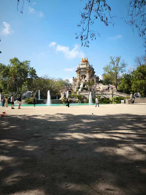 Barcelona: City Highlights Bike Tour with Locals - Arc de Triomf and Ciutadella Park