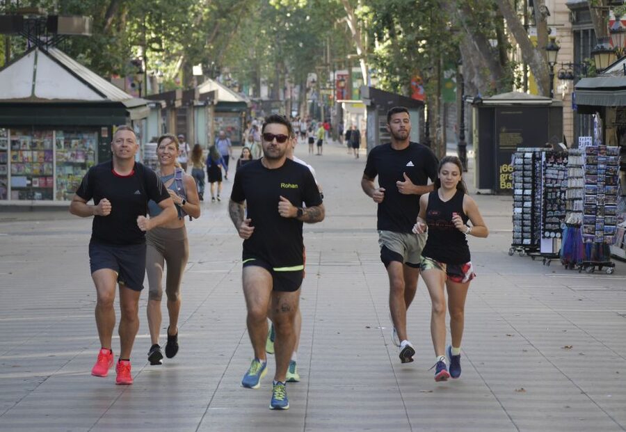 Barcelona: City Highlights Guided Running Tour - What the guide adds to the run