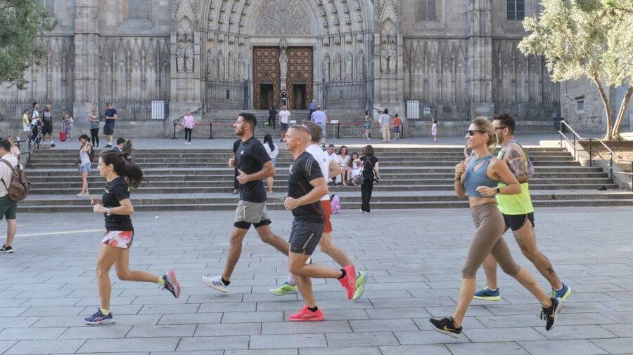 Barcelona: City Highlights Guided Running Tour - When to book it during your stay