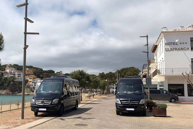 Barcelona City Private Tour 4 hours (DE 2 to 16 passengers) - A moving view along Barcelona’s grand avenues