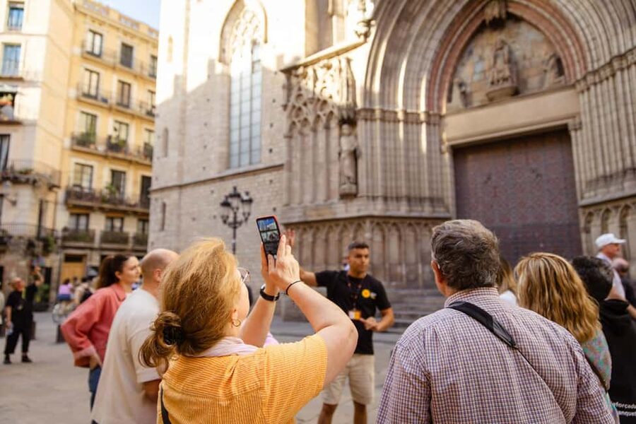 Barcelona: City Walking Tour with Local Guide - Santa Maria and the return to Barcino