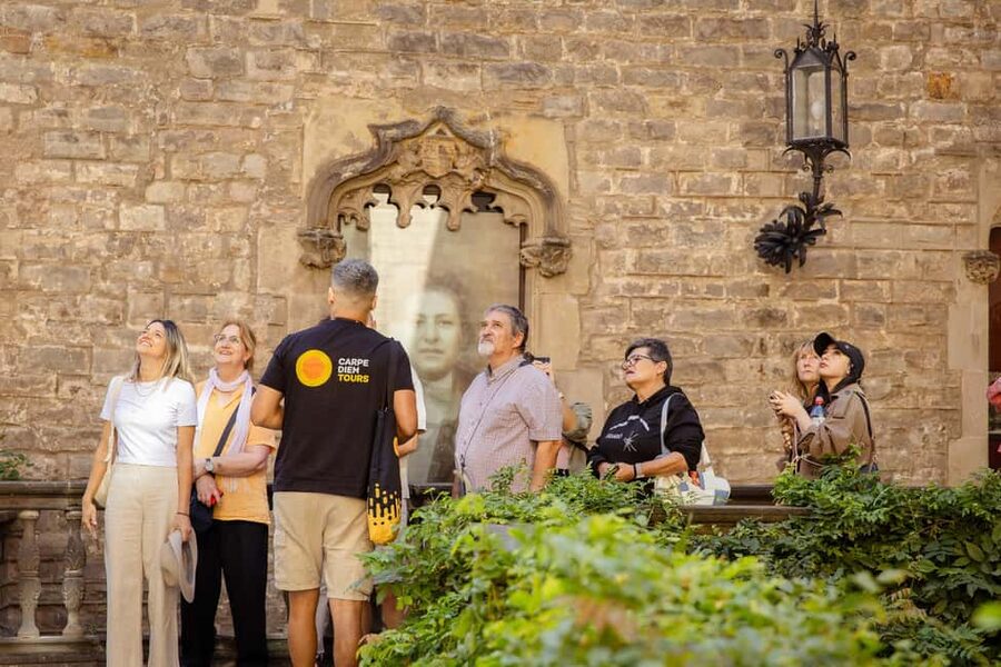 Barcelona: City Walking Tour with Local Guide - The Kiss of Freedom and Barcelona’s public art