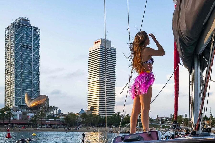 Barcelona: Coastline Boat Trip with Snacks and Cava - Booking details that matter