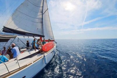 Coastline Boat Trip with Snacks and Cava