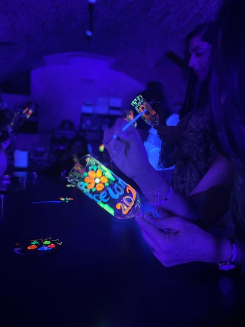 Barcelona: Cocktail Class Workshop - Make Shake Cook & Paint - The first shake: learning by doing