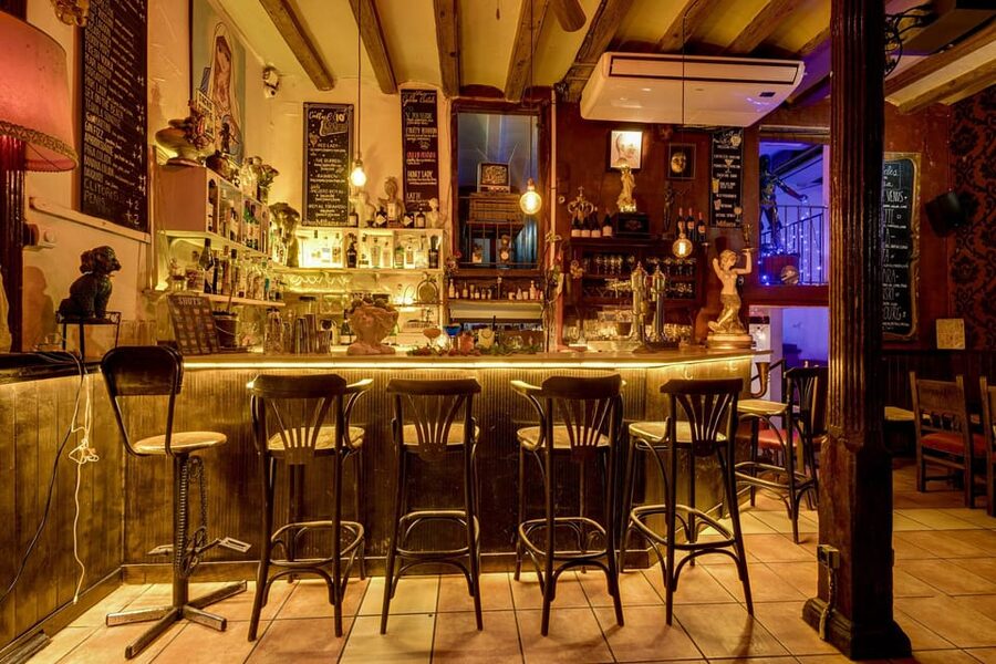 Barcelona: Cocktail Making Class with Tapas - A cocktail class inside Barcelona’s Gothic Quarter