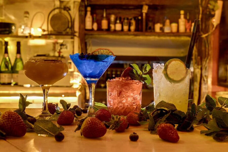 Barcelona: Cocktail Making Class with Tapas - How the two-hour class unfolds