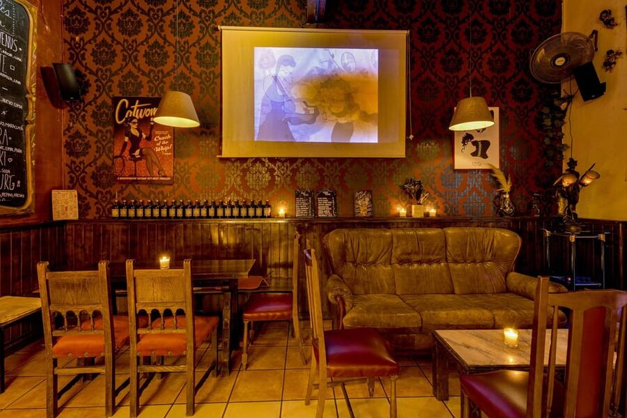 Barcelona: Cocktail Making Class with Tapas - Why choosing your own four drinks matters