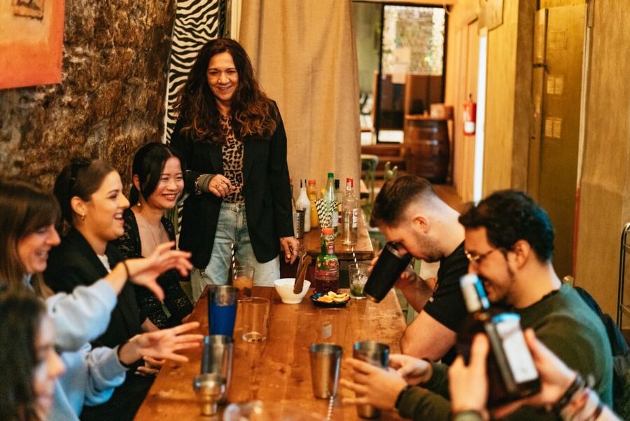 Barcelona: Cocktail Master Class by Mixologist with Tapas - How the two hours usually unfold