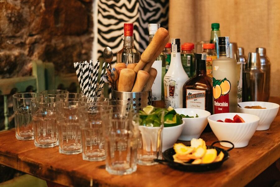 Barcelona: Cocktail Master Class by Mixologist with Tapas - Small details that can make the night better