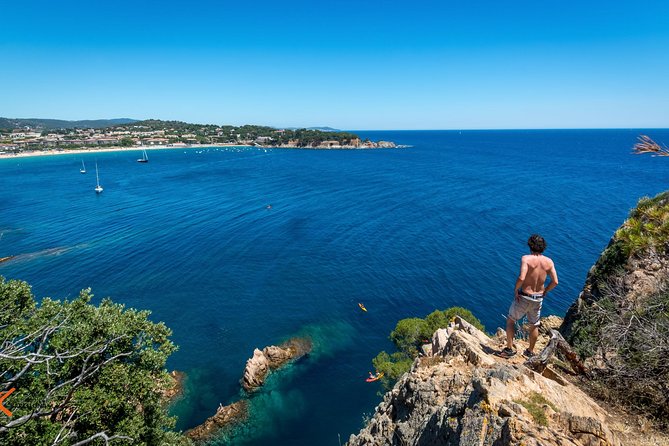 Barcelona: Costa Brava Easy Hike, Snorkel, Cliff-Jump & Meal - Optional cliff jumping with room to choose