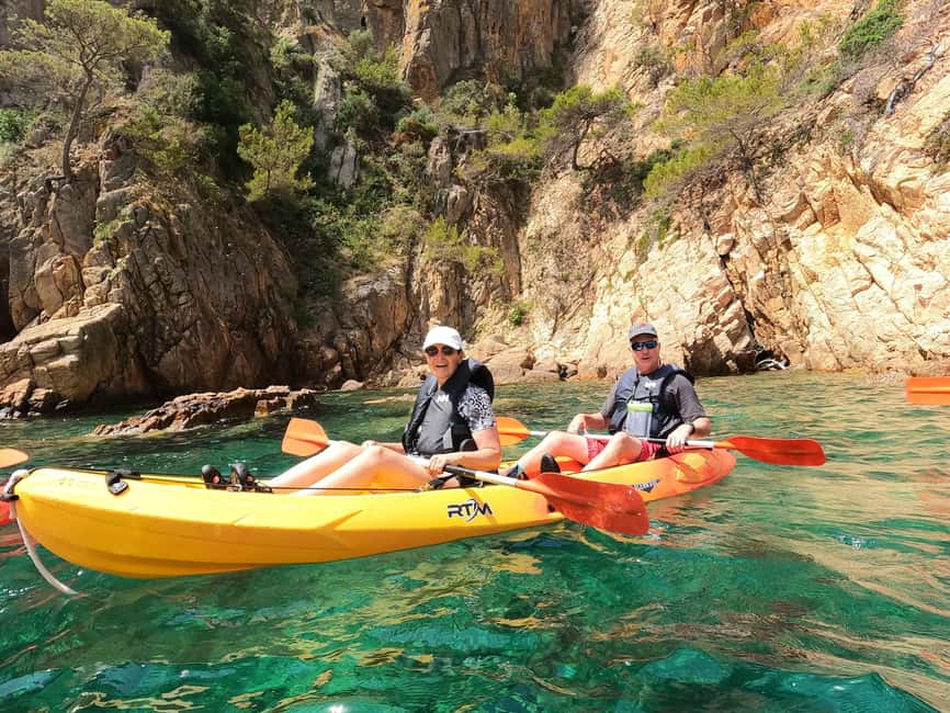 Barcelona: Costa Brava Kayak and Snorkel Tour with Lunch - Storage, changing rooms, and what to carry