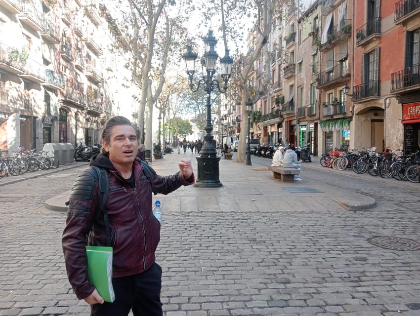 Barcelona: Curious Legends and Traditions of Old Town Tour - Why Barcelona’s strange stories make a good walking tour