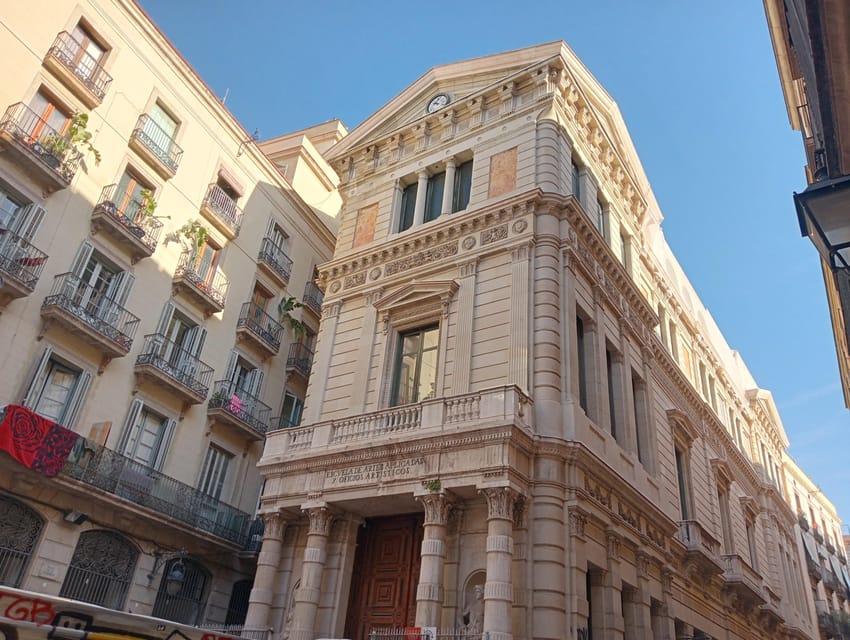 Barcelona: Curious Legends and Traditions of Old Town Tour - Practical details for a comfortable walk