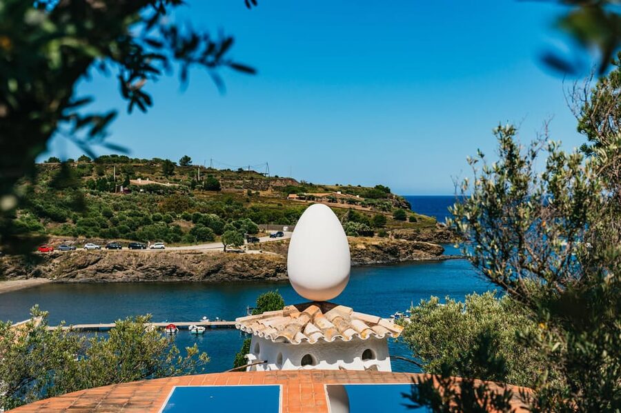 Barcelona: Dali Museum, House and Cadaques Guided Tour - Why this Dalí day trip works
